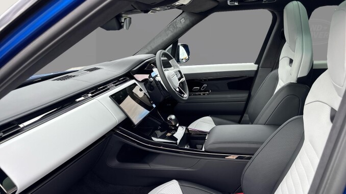 Land Rover Range Rover Sport 4.4 P635 V8 SV Ultimate Edition 5dr Auto Petrol Estate - Image 3
